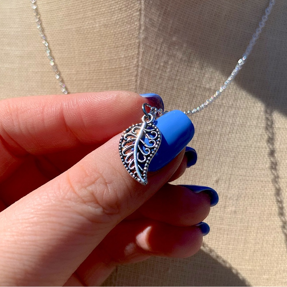 NWT Sterling Silver Plated Chain & Leaf Charm Necklace.